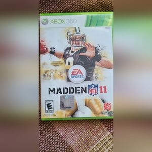 Madden NFL 11 Xbox 360 Video Game - EA Sports - White